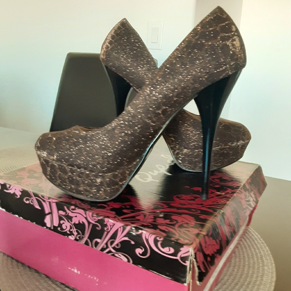 Qupid leopard shine pumps